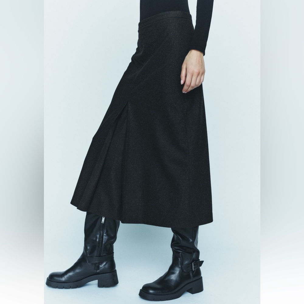 ✨SALE ✨ ZARA SLIT WOOL BLEND SKIRT ZW COLLECTION
✨SALE ✨ - Picture 4 of 14